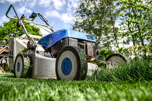 lawn mowing brisbane - circle maintenance